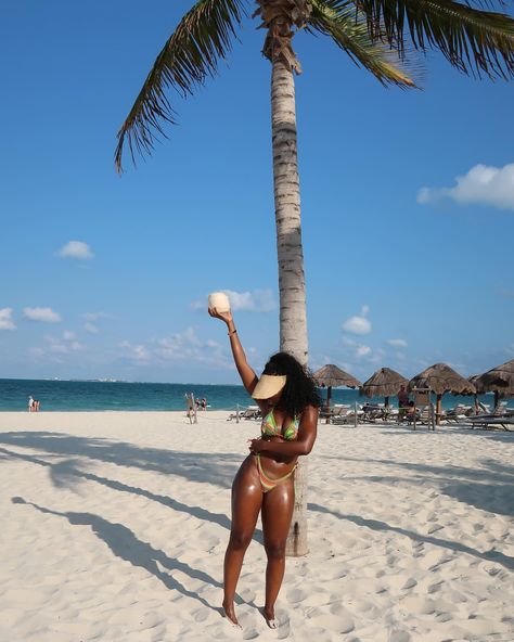 Vacation me >>> ✈️🌴🌊 | Instagram Mexico, Vacation Poses, Vacation Pics, Short Instagram Quotes, Cute Vacation Outfits, Ibiza Outfits, Vacay Vibes, Vacation Goals, Vacay Outfits