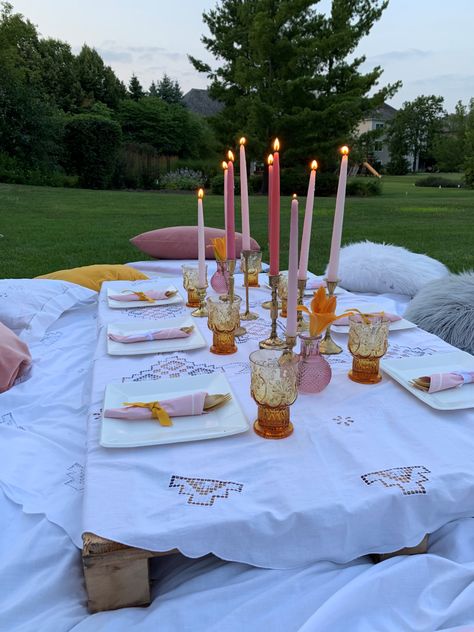 Backyard Flower Party, Outdoor Dining Party, Teen Backyard Party, Backyard Birthday Aesthetic, Birthday Party Outside Ideas, Small Backyard Party Ideas, Backyard Bday Party, Birthday Backyard Party Ideas, Garden Party Ideas For Adults Birthdays