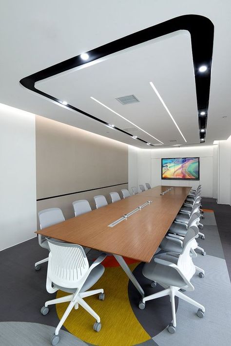 False ceiling design for office & shops ideas and styles False Ceiling For Conference Room, Conference Room Ceiling Design, Meeting Room Ceiling, Office Ceiling Design, Meeting Room Design Office, Conference Room Design, Plafon Gypsum, Meeting Room Design, Office Ceiling