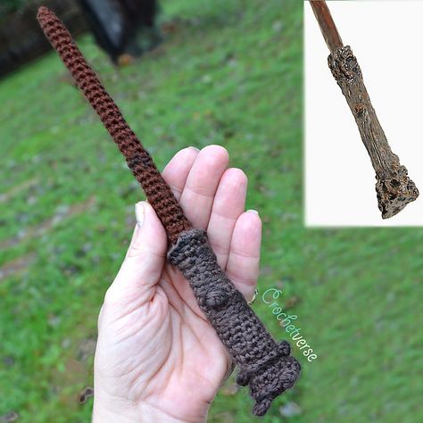 Crochet a Harry Potter Wand With This Free Pattern … Just In Time For Halloween! Baby Harry Potter, Harry Potter Free, Harry Potter Crochet, Crochet Toys Free Patterns, Crochet Toys Free, Harry Potter Baby, Mode Crochet, Harry Potter Costume, Harry Potter Wand