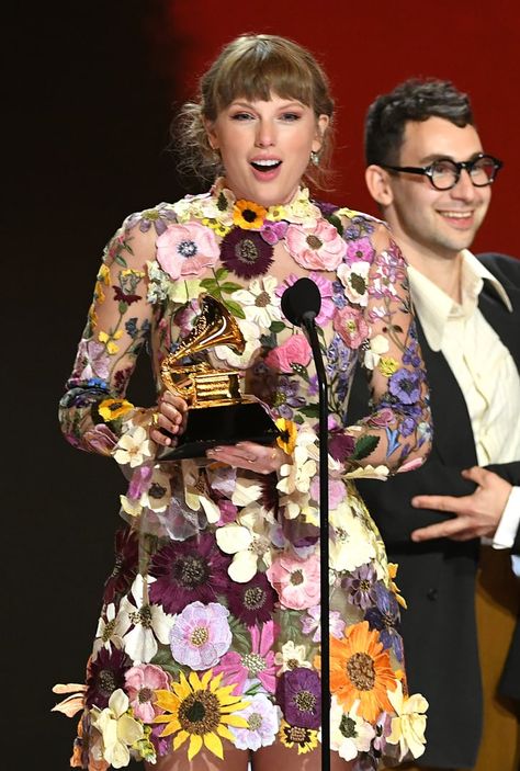 Watch Taylor Swift's Grammys 2021 Album of the Year Speech Taylor Swift Grammys 2021, Taylor Swift Grammys 2023, Taylor Swift Grammys, Grammy Dresses, Jack Antonoff, Taylor Swift New, Taylor Swift Fearless, Album Of The Year, Taylor Swift Album