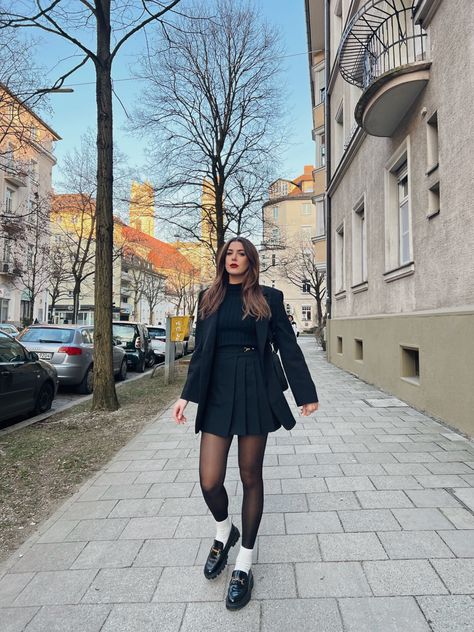 Black Loafers Skirt Outfit, Black Mini Skirt Loafers Outfit, Chunky Loafers White Socks, Winter Looks With Skirts, Loafer Party Outfit, Plated Black Skirt Outfit, Black Loafers White Socks Outfit, Tennis Skirt Office Outfit, Black Loafer White Socks Outfit