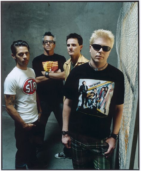 The Offspring The Offspring Wallpaper, Ideas For Haircuts, Black Hair With Bangs, Dexter Holland, Long Hairstyles With Bangs, Bangs Black Hair, Music Suggestions, Rap Singers, Punk Baby