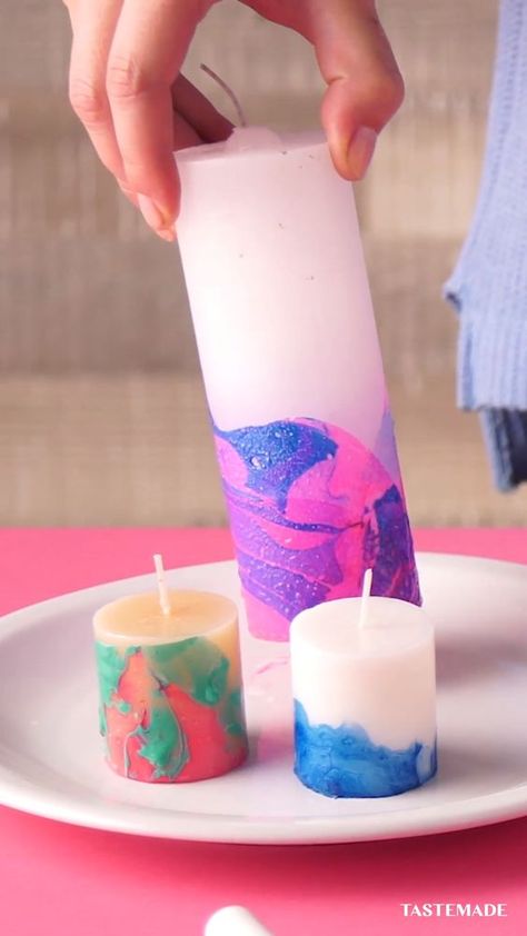 Creative Candles Diy, Diy Candle Design Ideas, Candlemaking For Beginners, Candles Diy Ideas Creative, How To Make Candles At Home Videos, How To Make Marble Candles, How To Make Diy Candles, Cool Candle Designs, Cute Candles Ideas