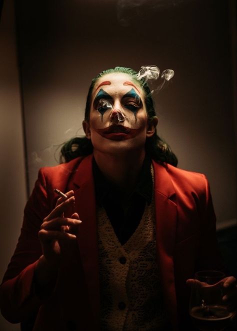 #brothertedd Justin Tedders on Tumblr Joker Photoshoot Ideas, The Joker Female, Female Joker Art, Joker Poses, Joker Costume Female Outfit, Joker Photoshoot, Joker Photography, Joker Female, Female Joker Cosplay