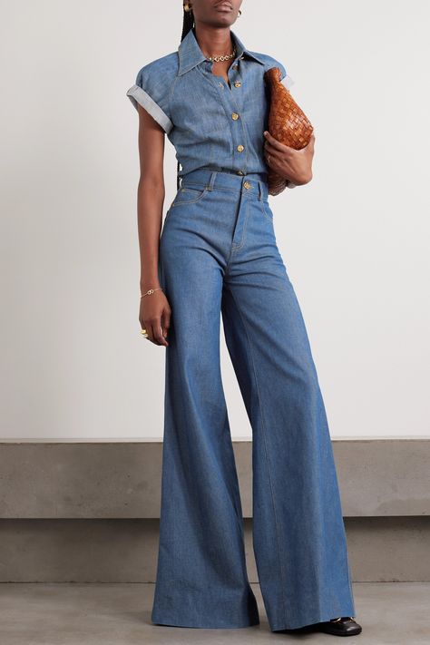 Zimmermann's 'Matchmaker' jeans take on '70s wide-legs with the label's typical sense of romance. They're cut with a high-rise and fan out to dramatically wide cuffs that'll pool at your heels - we recommend getting them hemmed so they'll always hit just right. Styling Balloon Pants, Vestiti In Jeans, Style Année 70, Leg Pants Outfit, High Rise Wide Leg Jeans, Mode Jeans, Denim Style, Mode Inspo, Denim Outfit