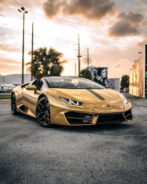 Lamborghini Photos, Gold Lamborghini, Car Interior Storage, Luxurious Cars, Golden Sunset, Lamborghini Cars, Classy Cars, Super Luxury Cars, Lamborghini Huracan