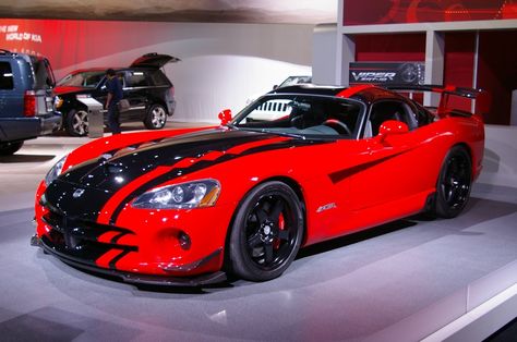 I'm usually not much of a dodge fan, but I can't help but love the amount of muscle thats in this car!! :D Dodge Viper Srt10, Viper Acr, Dodge Srt, Luxury Sports Cars, Mopar Cars, Dodge Viper, Sweet Cars, Us Cars, Red Car