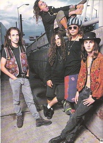 Preferences; Pearl Jam - Your Fave Pic Of The Band... - Wattpad 90’s Grunge, 90s Bands, Pear Jam, Pearl Jam Eddie Vedder, 90s Rock, The Jam Band, Grunge Band, Tokyo Street Fashion, Grunge Music