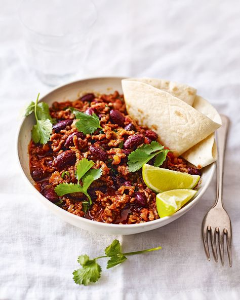 When you fancy a chilli con carne but don't have the time for slow cooking – this is the recipe for you. Quick Chilli Recipe, Best Chilli Con Carne, Easy Chilli Con Carne, Chilli Con Carne Recipe, Easy Chilli, Minced Beef Recipes, Con Carne Recipe, Chilli Recipes, Mince Recipes