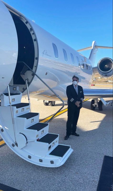 Jet Aesthetic, Jet Privé, Banks Office, Famous Lifestyle, Luxury Lifestyle Couple, Luxury Private Jets, Military School, Life Vision Board, Private Plane