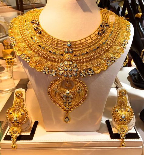 Gold Souk, City Of Gold, African Gold, Dubai Gold Jewelry, Indian Bridal Jewelry Sets, Gold Money, Gold Bridal Jewellery Sets, Dubai City, Gold Bride Jewelry