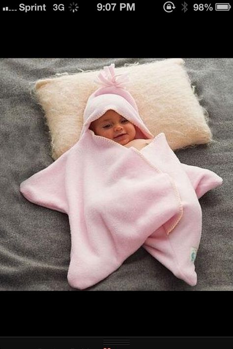 Patrick Star!!!!! Baby Starfish, Baby Slaapzakken, Diy Bebe, Nursery Accessories, Foto Baby, Baby Diy, Baby Wraps, E Card, Diy Baby