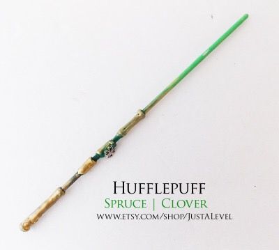 Hufflepuff wand ♡♡♡ :) :) Hogwarts Wands, Hufflepuff Wand, Wands Ideas, Hp Wands, Wands Diy, Wingardium Leviosa, Witch Wand, Wizard Wand, Diy Wand