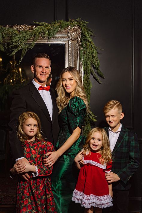 2019 Family Thrifted Christmas Photos - The Makerista Christmas Outfits Family Pictures, Inside Christmas Photo Shoot Family, Outdoor Christmas Photoshoot Ideas Family, Black Christmas Photoshoot, Christmas Picture Ideas For Family, Family Christmas Tree Farm Pictures, Christmas Outfit Family, Christmas Family Outfits, Christmas Photos Family