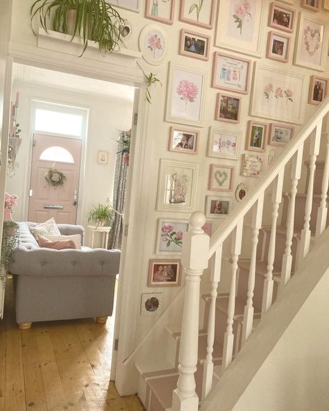 Cute Cottage Interior, Pink Stairs, Dream Apartment Decor, College Apartment Decor, Black Carpet, Cute Bedroom Decor, Dream House Rooms, Good Bye, Barbie Dream House