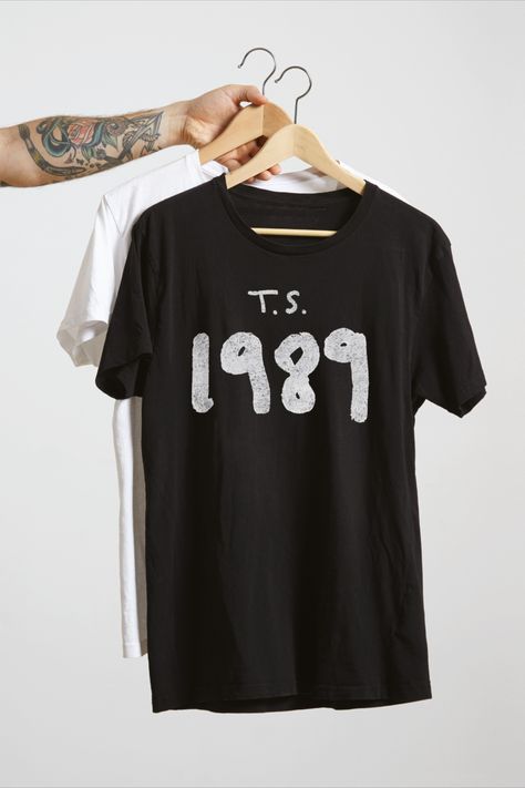 1989 Taylor Swift Shirt, Taylor Swift Shirt, Taylor Merch, Swift Taylor, Taylor Swift Shirts, Taylor Swift 1989, Pretty Top, Boys T Shirts, White Tshirt