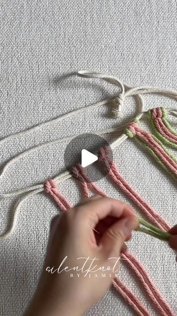 Macrame Pouch Tutorial, Macrame Bags Tutorial, Macrame Bag Diy Tutorials, Macrame Purse Tutorial, Macrame Flower Tutorial, Macrame Phone Bag, Macrame Bag Strap, Macrame Sling Bag, Phone Bag Diy