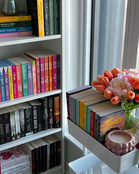 Tbr Book Cart, How To Organize My Bookshelf, Update Bookshelf, Tbr Cart, Bookshelf Tour, Comfy Vibes, Creative Bookshelves, Beautiful Bookshelf, Bookshelf Inspiration