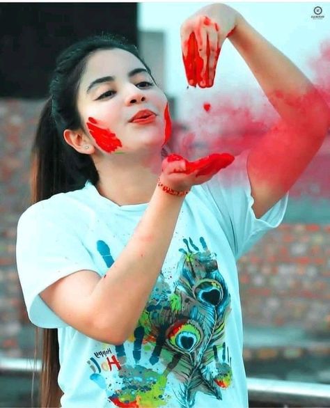 Dilkush saini Holi Ka Photo, Holi Girl, Holi Girls, Holi Pictures, Baby Cartoon Drawing, Holi Photo, Cute Red Dresses, फोटोग्राफी 101, Indian Bridal Photos