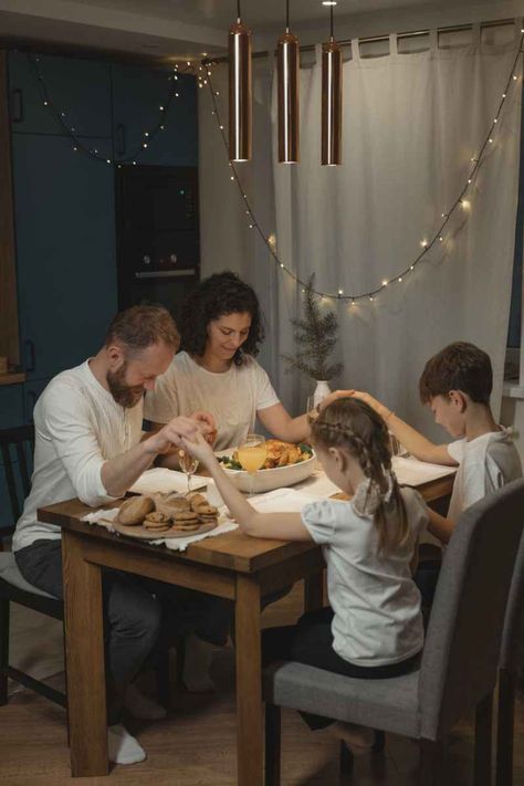 Family Bible Study Aesthetic, Vision Board Ideas Family Time, Godly Family Aesthetic, Vision Board Goals Pictures, Christian Couple Goals Pictures, Marriage Goals Aesthetic, Pastor Wife Aesthetic, Family Church Aesthetic, Family At Church Aesthetic