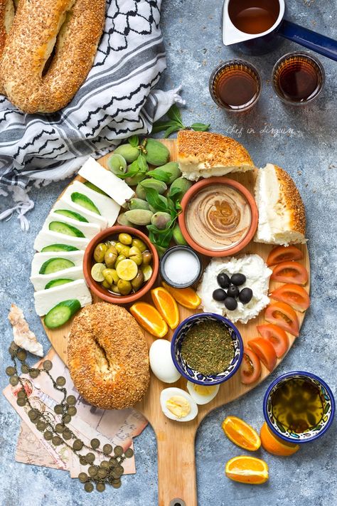 Middle Eastern breakfast, platters edition – Chef in disguise Peanut Butter Charcuterie Board, Butter Charcuterie Board, Charcuterie Thanksgiving, Butter Board Charcuterie, Middle Eastern Breakfast, Breakfast Platters, Arabic Breakfast, Mediterranean Diet Breakfast Recipes, Lebanese Breakfast