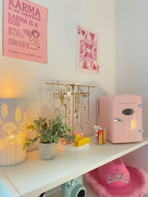 Pink Dorm, Beachy Room, Dorm Room Inspiration, Casa Vintage, Preppy Room Decor, Dekorasi Kamar Tidur, Pastel Room, Pinterest Room Decor, Preppy Room