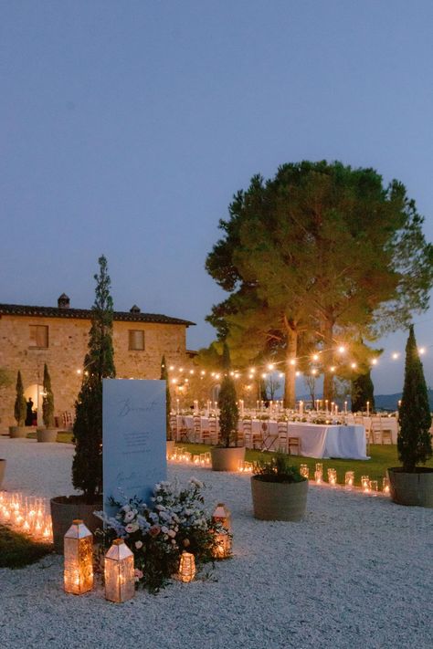 Dream Wedding Italy, Wedding Inspo Romantic Rustic, Tuscany Wedding Aisle, Tuscan Sunset Wedding, Traditional Romantic Wedding, Tuscan Italy Wedding, Italian Wedding Design, Vineyard Wedding California, Wedding At A Vineyard