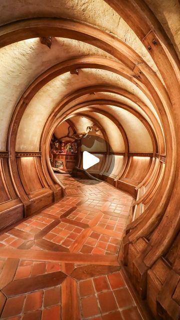 Hobbit Hole Room Decor, Building A Hobbit House, Hobbit Hole House Plans, Hobbit Home Interior Design, Hobbit Style Kitchen, Bilbo Baggins House Interior, Hobbit House Garden, Inside A Hobbit House, Real Life Hobbit House