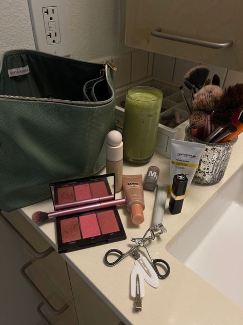 Makeup Aesthetic Getting Ready, Getting Ready Aesthetic Morning, Doing Your Makeup Aesthetic, Outgoing Girl Aesthetic, Doing Makeup Aesthetic In Mirror, Getting Ready Aesthetic Mirror, Doing Makeup Aesthetic, Outgoing Aesthetic, Get Ready With Me Aesthetic