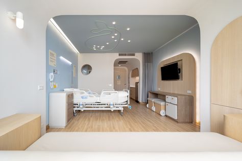 Hospital Architecture, Children Hospital Design, Healthcare Interior Design, Modern Hospital, Maternity Hospital, Children Hospital, Hospital Interior, Four Rooms, Hospital Room