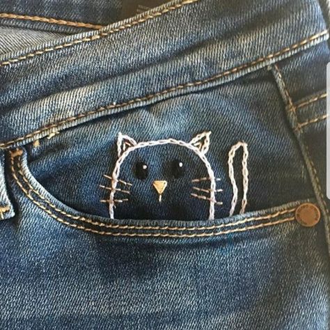 Embroidery On Jeans Front Pocket, Embroidery For Jeans Ideas, Jeans Pant Embroidery Design, Embroidery Ideas On Jeans, Embroidery On Denim Jeans, Overall Embroidery Design, Cute Embroidery Jeans, Easy Jean Embroidery, Embroidery On Jeans Pants