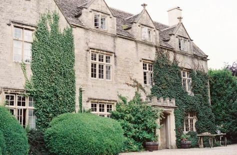 Barnsley House Hotel Barnsley House, English Garden Wedding, English Manor Houses, Old Manor, Cotswolds Wedding, Travel Trends, English Manor, Micro House, Quaint Village