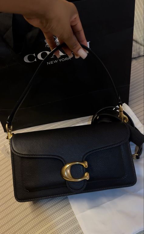 Shoulder Coach Bag, Coach Handbags Aesthetic, Couch Bags Coach Handbags, Coach Handbags Outfits, Coach Bah, Cute Coach Bags, Coach Bags Aesthetic, Coach Purse Aesthetic, Coach Bag Aesthetic