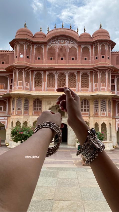 City palace Jaipur ✨ Udaipur Picture Ideas, Jaipur Story Ideas, Jaipur Asthetic Picture, Jaipur Picture Ideas, City Palace Udaipur Photography, City Palace Jaipur Photography, Udaipur Aesthetic Pictures, Indian Asthetics Photos, Jaisalmer Aesthetic