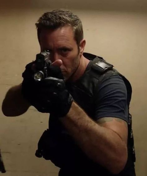 Never try to run away! . . #alexoloughlin #stevemcgarrett #h50 #hawaiifive0 #guns #ohana #ohana #ohana#ohana #ohana Alex Oloughlin, Alex Love, Steve Mcgarrett, Steve Mc, Gorgeous Man, Alex O Loughlin, Hey Gorgeous, Hawaii Five O, Alex O'loughlin