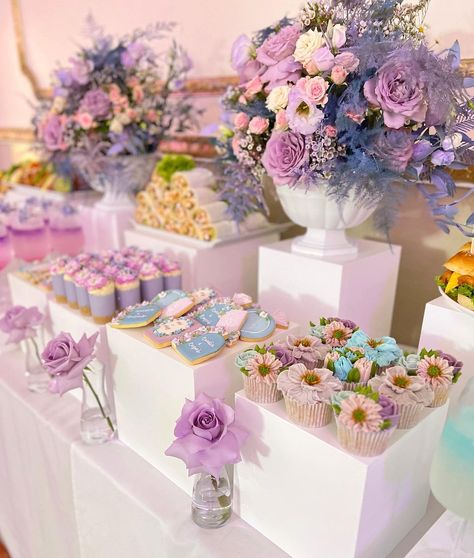 Pastel Wedding Dessert Table, Pastel Brunch Decor, Pastel Bridal Shower Decorations, Bridal Shower Ideas Dessert Tables, Bridgerton Dessert Table, Spring Wedding Dessert Table, Fancy Baby Shower Ideas, Dessert Table Ideas Birthday, Bridal Shower Food Table Display