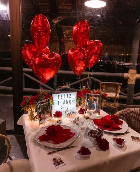 Valentines Dinner Table Decor For Two, Love Surprise Ideas, Surprise Dinner For Boyfriend, Romantic Dinner Decor, Romantic Dinner Tables, Valentine Surprise, Romantic Room Surprise, Romantic Dinner Decoration, Valentine Tablescape