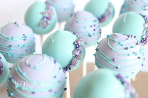 Marmaid Under the Sea Cake Pops Cake Decorating With Candy, Under The Sea Cake Pops, Candy Birthday Cake, Mermaid Cake Pops, Under The Sea Cake, Ariel Cake, Cake Pop Designs, Sea Cake, Pops Cake