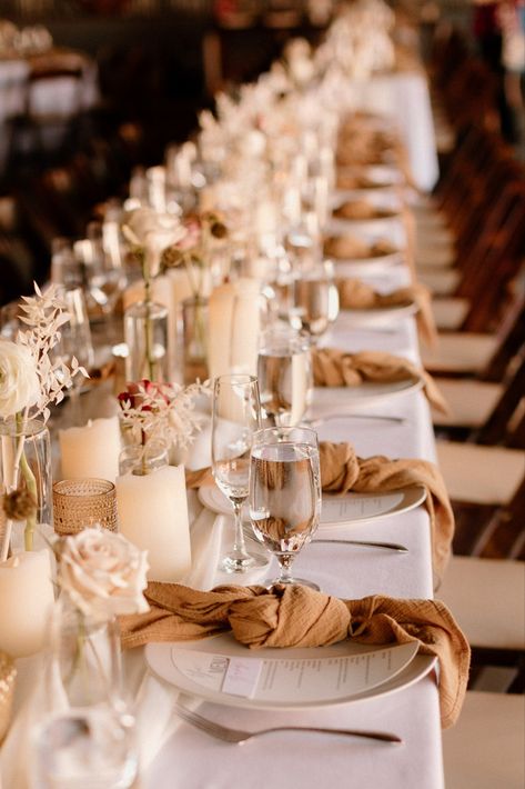 Neutral Wedding Colors Table Settings, Champagne Head Table Wedding, White And Light Brown Wedding Theme, Neutral Tones Wedding Decor, Champagne And Neutral Wedding, Beige And Brown Party Decor, Beige Aesthetic Wedding Theme, Minimalist Champagne Wedding, Wedding Table Neutral