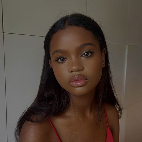 Natural Dewy Prom Makeup, Cubby Face Makeup, Refreshing And Airy Makeup, No Makeup Makeup Look Brown Skin, Soft Feminine Makeup Natural, Natural Flushed Makeup, Basic Prom Makeup Natural, Soft Makeup Brown Skin, Easy Date Night Makeup