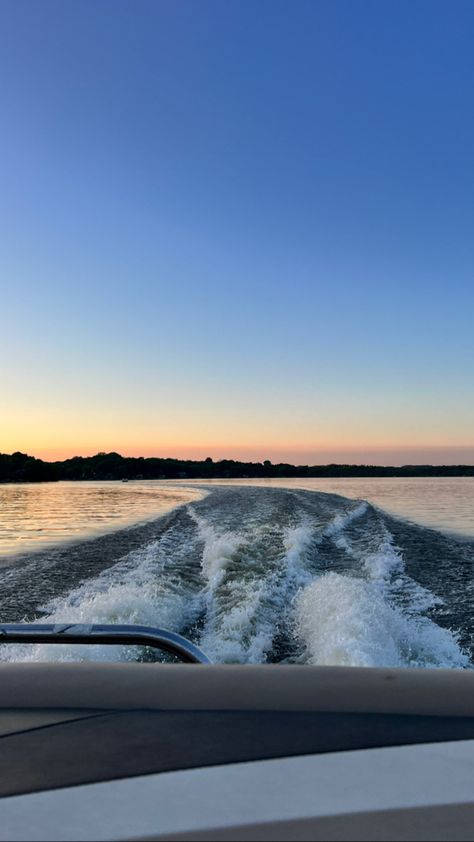 Boat Sunset Pictures, Sunset On A Lake, Lake Sunset Pictures, Summer Vision, Bloxburg Houses, Ocean Girl, Sunset Lake, Sunset Beautiful, Beautiful Skies