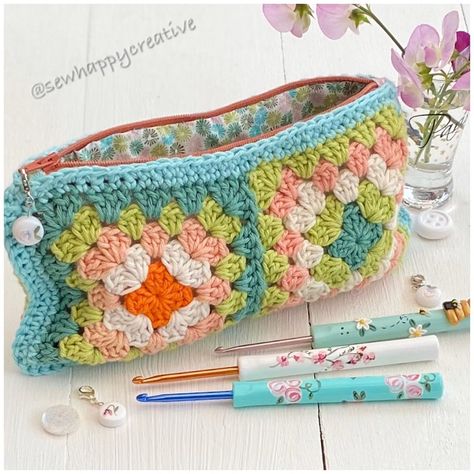 Sac Granny Square, Square Crochet Pattern, Granny Square Bag, Crochet Pouch, Crochet Granny Square Blanket, Crochet Clutch, Crochet Purse Patterns, Granny Square Crochet Pattern, Bag Crochet