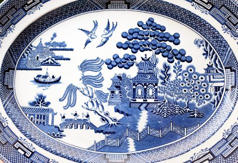 What Is Blue Willow China, aka the South’s Favorite Dinnerware? Willow Projects, Antique Blue Willow, Traditional Wedding Gifts, Blue Willow Dishes, Blue And White Dinnerware, Blue Willow China, Jewelry Chunky, Birds In The Sky, Willow Pattern