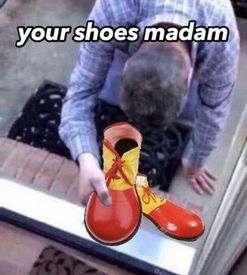 your shoes madame (clown) Mots Forts, Foto Cartoon, Memes For Him, Clown Shoes, Black Jokes, Anime Smile, Snapchat Stickers, Image Memes, Bus Ride