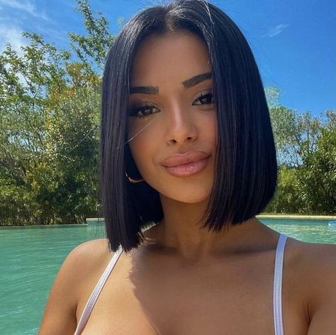 Kim K Bob, Sleek Bob Haircut, Bob Haircut Black Hair, Short Dark Hair, Hair Inspiration Short, Short Bob Haircuts, Short Bob Hairstyles, Hairstyles Haircuts, Bobs Haircuts