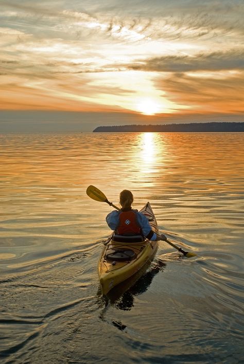 Kayaking Tips, Mavericks Surfing, Kayak Camping, Kayak Adventures, Camping Destinations, Inflatable Kayak, Kayak Tours, Kayak Trip, Voyage Europe