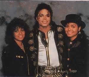 Micheal Jackson, with Sisters, Rebbie and Janet Rebbie Jackson, Michael Jackson 1988, Michael Jackson Photoshoot, Michael Jackson Bad Era, Photos Of Michael Jackson, Jackson Bad, Joseph Jackson, Michael Jackson Bad, Michael Jackson Pics