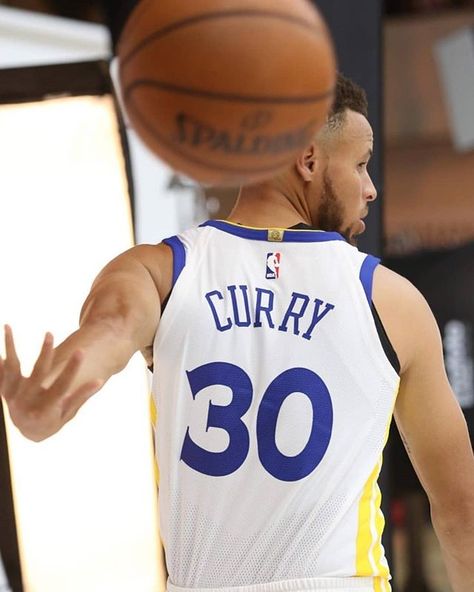 Stef Curry Wallpaper, Nba Wallpapers Aesthetic Curry, Stephan Curry Wallpaper Aesthetic, Stephan Curry Aesthetic, Stephan Curry Wallpaper, Stephen Curry Wallpapers Aesthetic, Steph Curry Aesthetic, Stef Curry, Stephen Curry Aesthetic Wallpaper