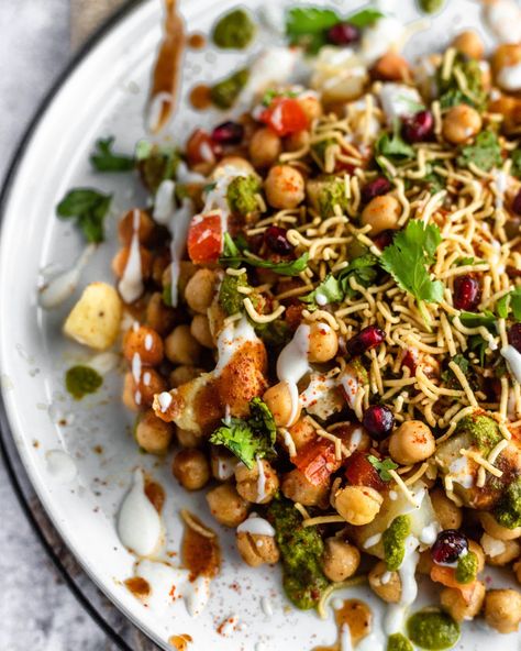 Chickpea Chaat, Lunch Ideas For School Kids, Tiffin Lunch, Chana Chaat Recipe, Chana Chaat, Indian Appetizers, Healthy Side Dish, Dairy Free Yogurt, Cubed Potatoes